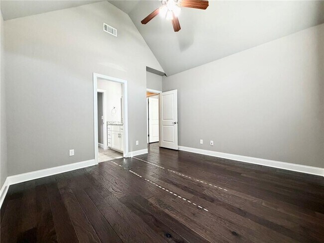 Building Photo - 1309 W Gum St