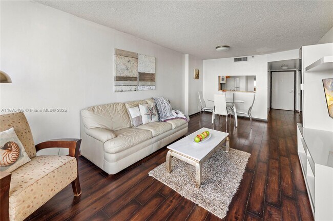 Building Photo - 2555 Collins Ave