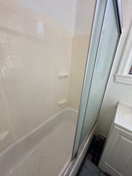 Building Photo - 256 W Florence Ave