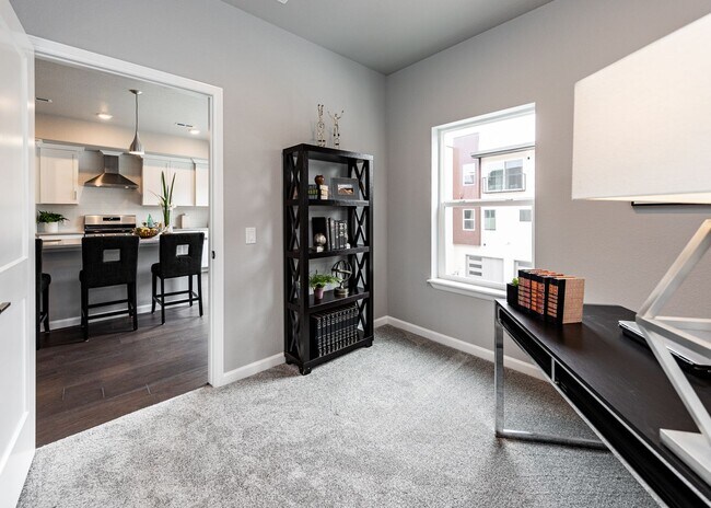 Building Photo - Luxury Executive Westside Townhouse with E...