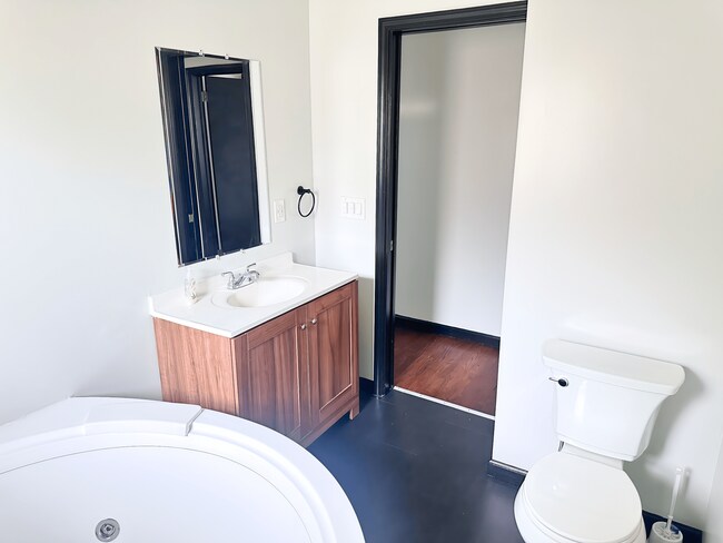 Building Photo - 115 Burben Way