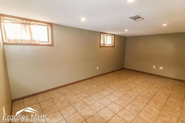 Building Photo - 4 br, 2 bath House - 118 S Manhattan Ave.