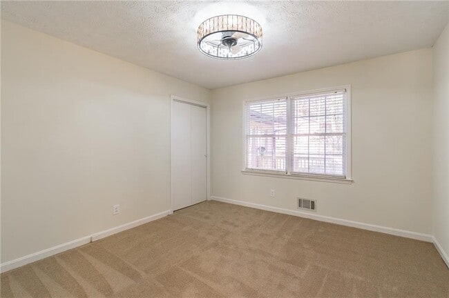 Building Photo - 905 Tanglewood Trail