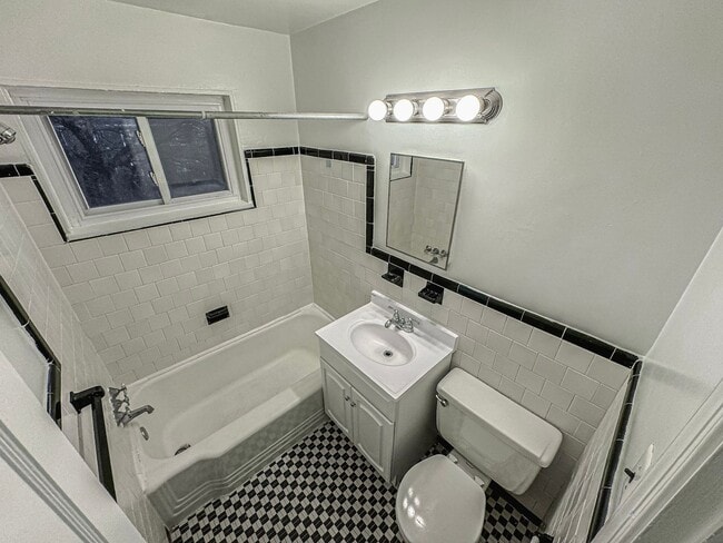 Building Photo - Beautiful 3 Bed 1 Bath End Row Brick Townhouse With Fenced In Yard In River Terrace