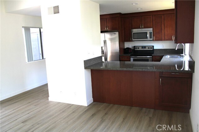 Building Photo - 24 Woodgrove