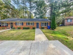 Building Photo - 452 Charleston Ln