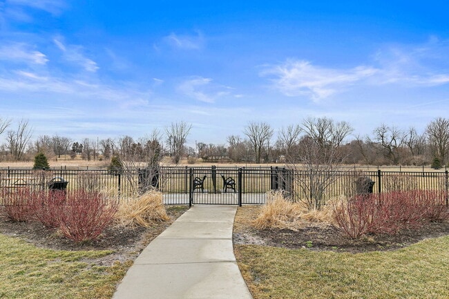 Building Photo - 3806 Honeysuckle Ln