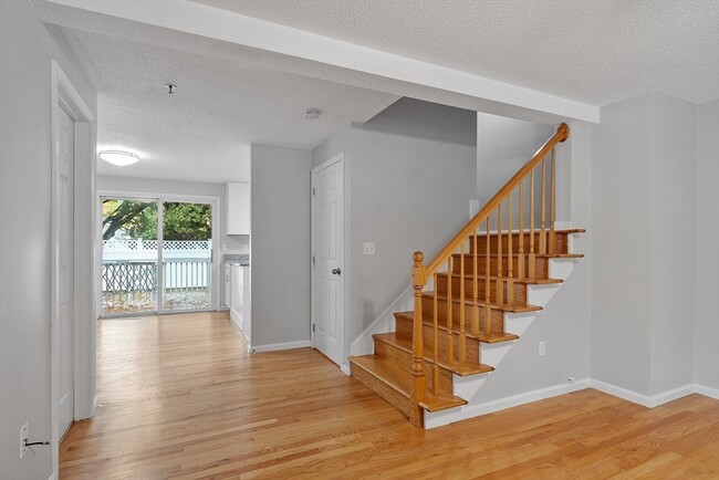Building Photo - 148 Flower Ln