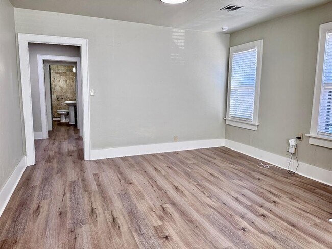 Building Photo - 2521 NW 12th St