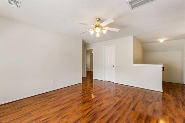 Building Photo - 55 N Queenscliff Cir