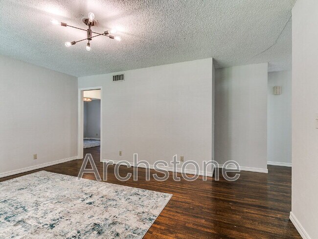 Building Photo - 1732 Carlisle Rd