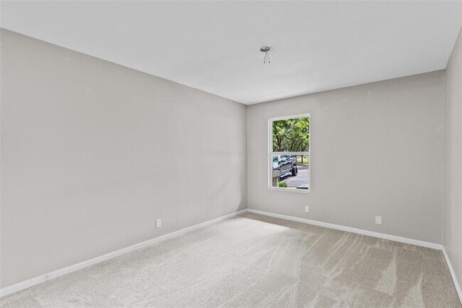 Building Photo - 103 Comanche Dr