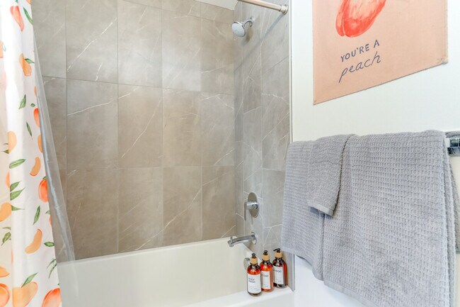 Building Photo - 128A W Florentia St