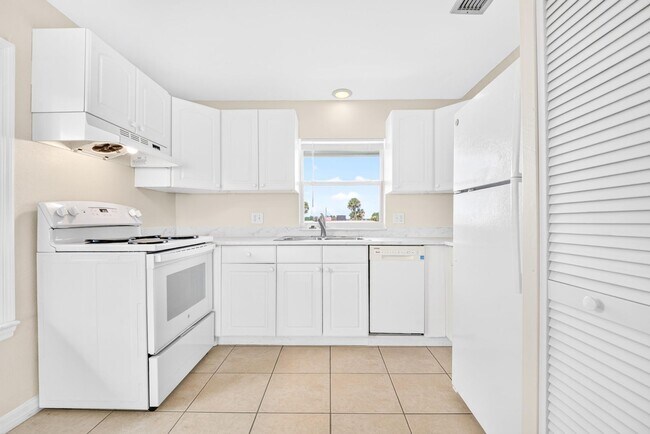 Building Photo - 2760 Ocean Shore Blvd