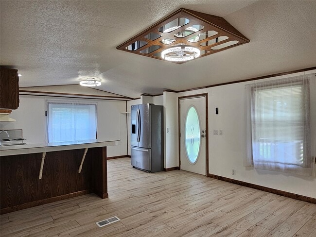 Building Photo - 16974 Balmoral St