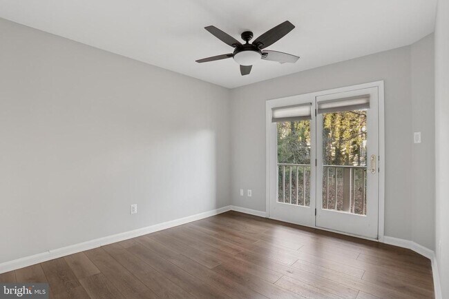 Building Photo - 4043 Lake Glen Rd