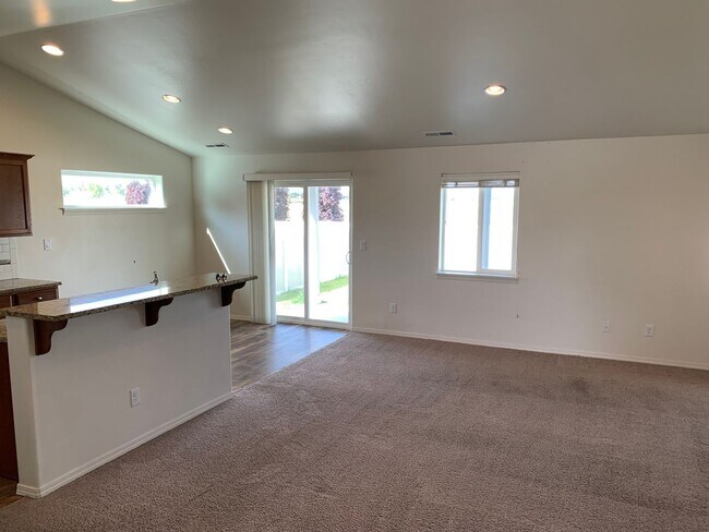Building Photo - Newer single family home in Nampa!!!