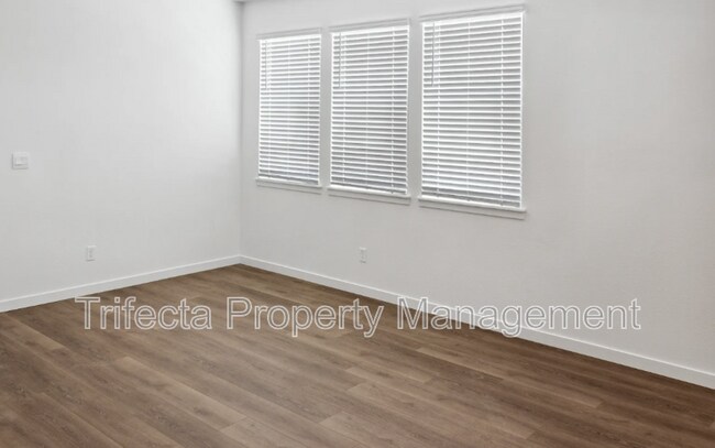 Building Photo - 628 Thoroughbred Ln