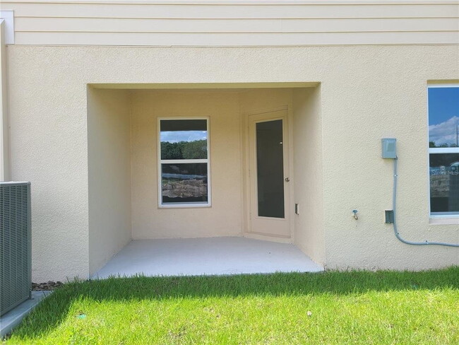Building Photo - Beautiful 2-Bedroom Townhouse in Tampa | Brand New Paint & Vinyl Floors!