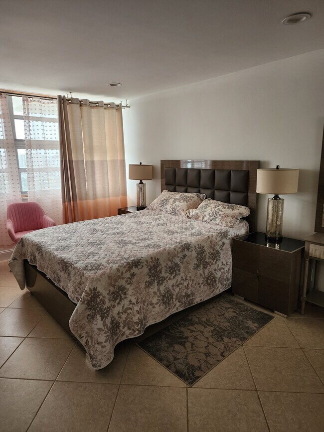 Bedroom - 3140 S Ocean Dr