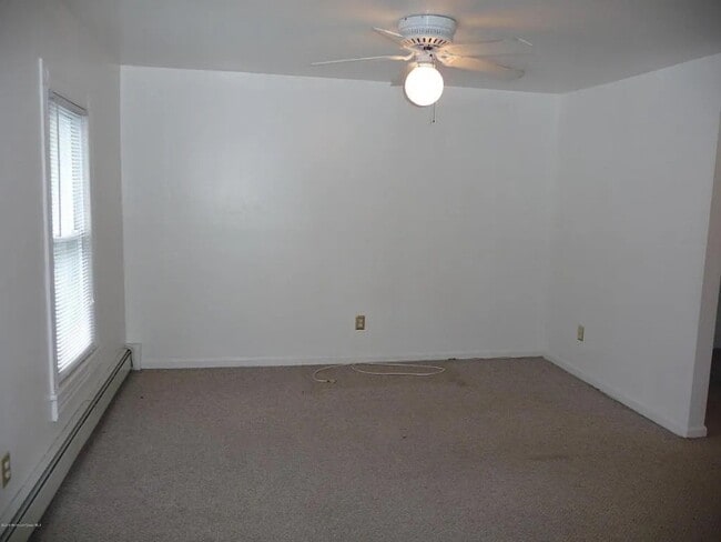 Building Photo - 37 Leighton Ave