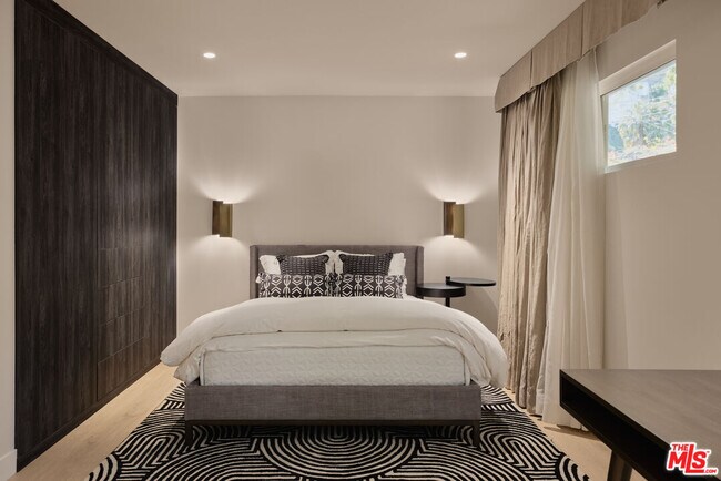 Building Photo - 8593 Hollywood Blvd