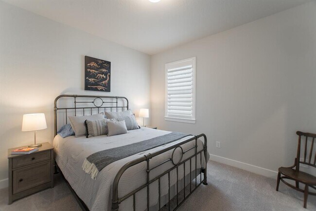 Building Photo - 71 Perennial Cyn Dr