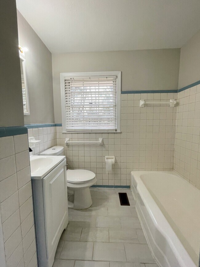 Building Photo - 615 Austin Dr NW