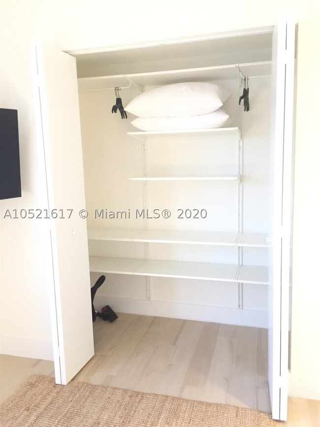 Building Photo - 2600 Hallandale Ave