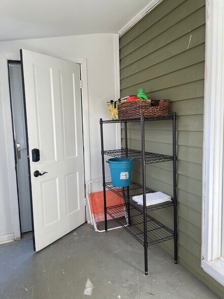 Building Photo - 301 S Braddock St