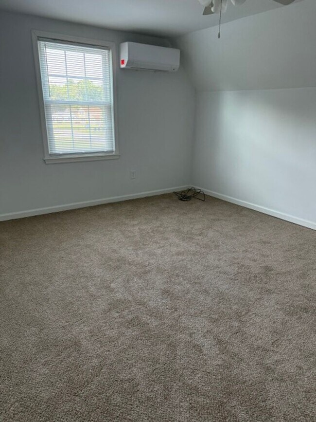 Building Photo - 302 Cottonwood Ln