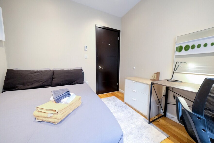 Building Photo - 5 W 101st St