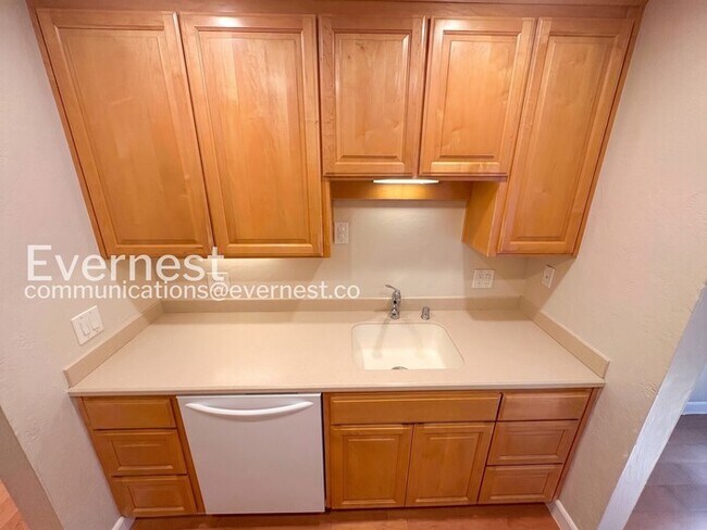 Building Photo - 320 N Civic Dr