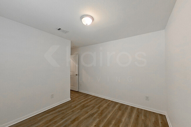 Building Photo - 15743 Del Norte Dr