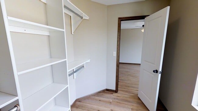 Building Photo - Luxury Townhome