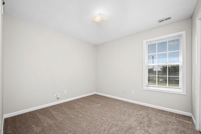 Building Photo - 9002 Macbeth Dr
