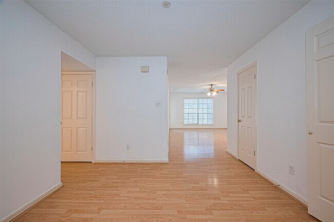 Building Photo - 1311 Antoine Dr