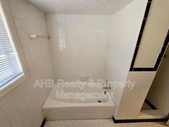 Building Photo - 3261 Alamance Rd