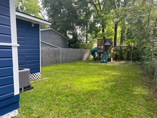 Building Photo - Newly Renovated Three Bedroom House in West Ashley