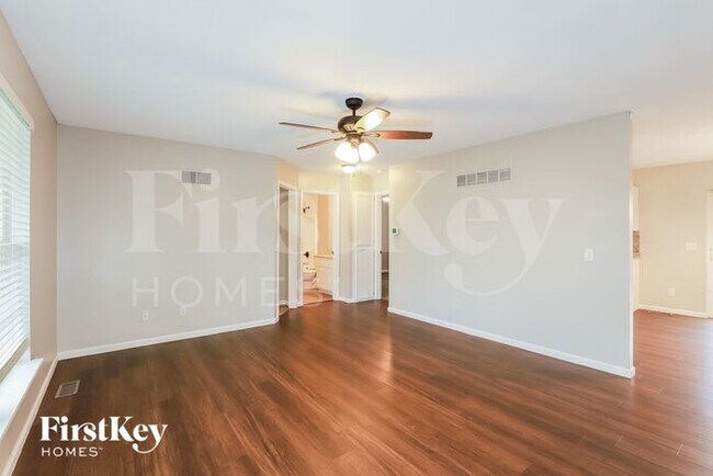 Building Photo - 18608 Primrose St