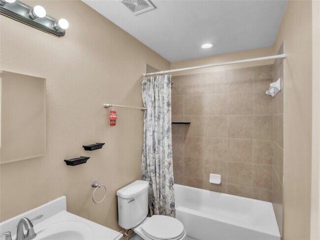 Building Photo - 1418 Banbury Ct