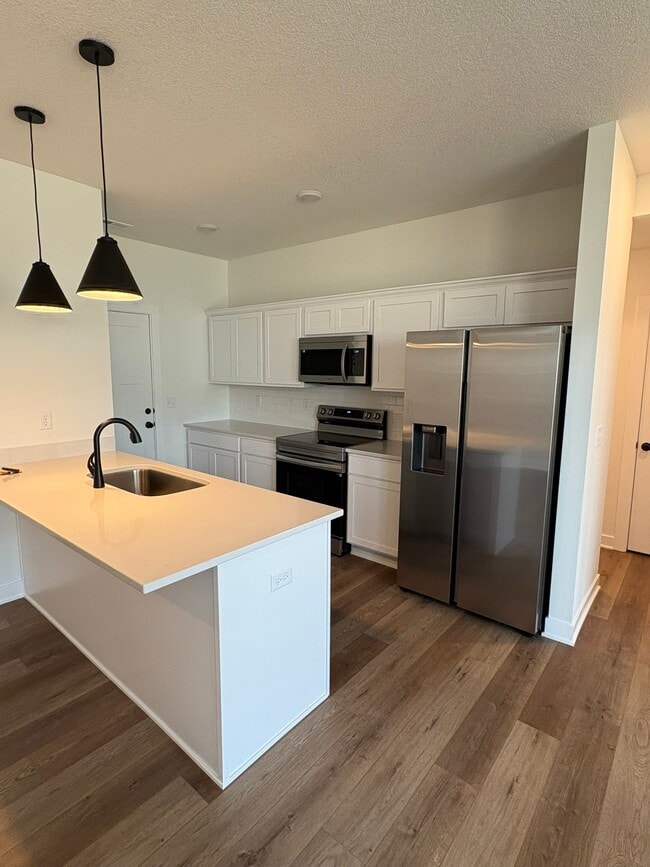 Building Photo - 230 Nw Waverly Dr