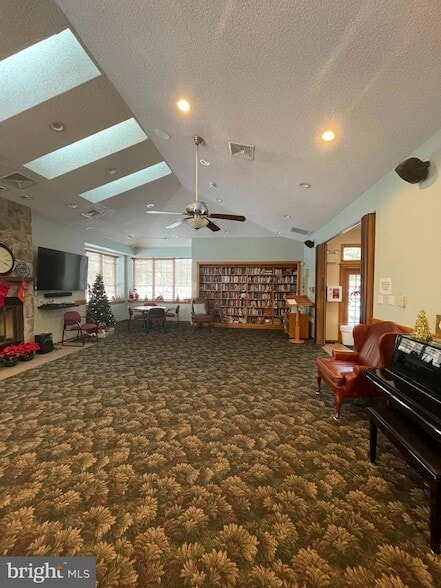 Building Photo - 5207A Adelaide Dr