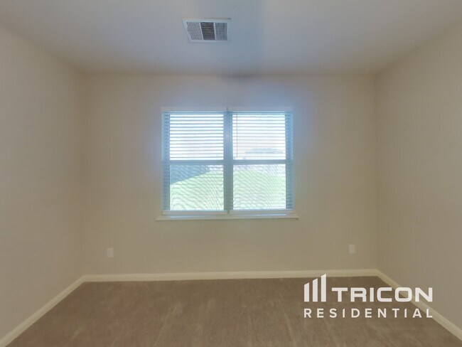 Building Photo - 185 Kennedy Dr