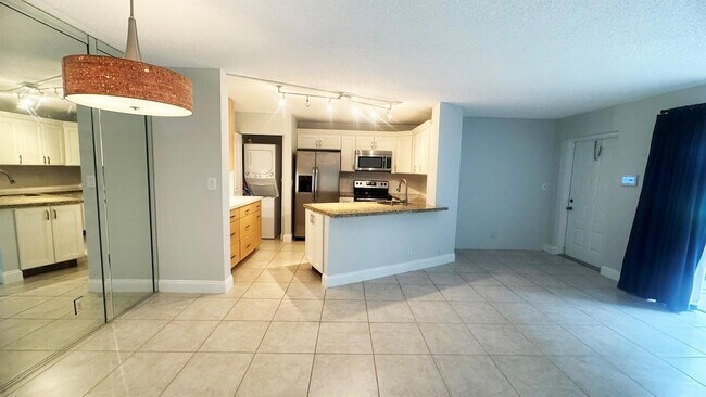 Building Photo - 7547 S Oriole Blvd