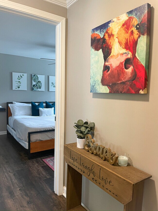 Building Photo - 11501-11505 5 Cedars Rd