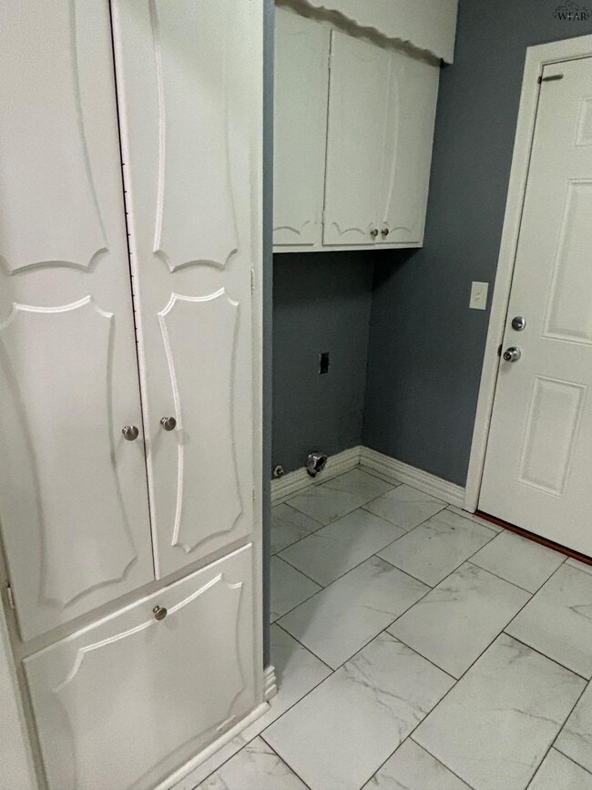 Building Photo - 2627 Bretton Rd