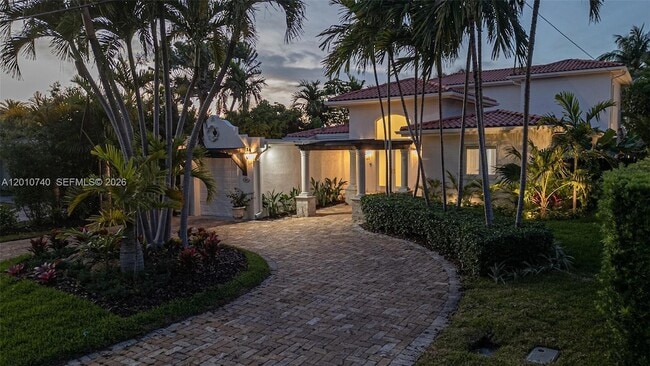Building Photo - 425 N Shore Dr