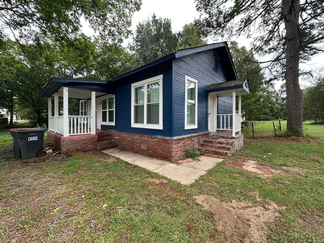Building Photo - Welcome to your dream home in Russellville...