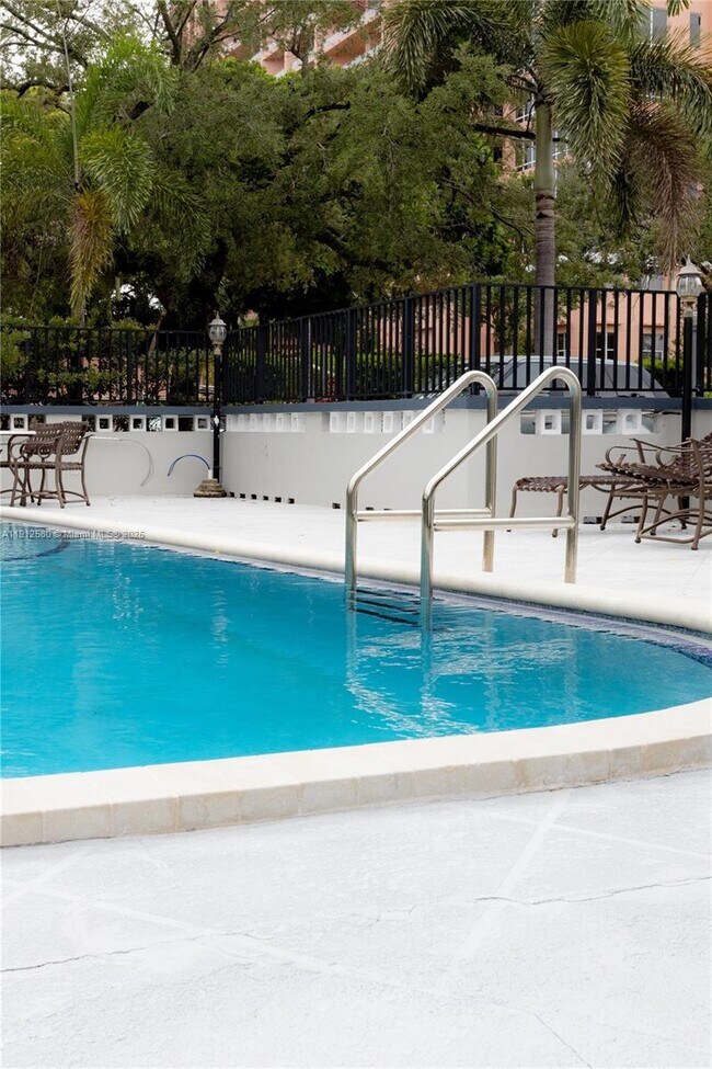 Building Photo - 1 Edgewater Dr